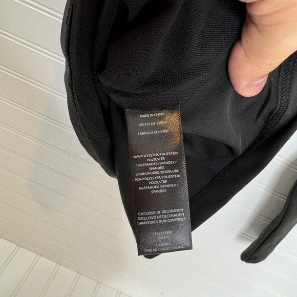 NEW bebe Asymmetrical U Ring Knit Top Small - Picture 7 of 8